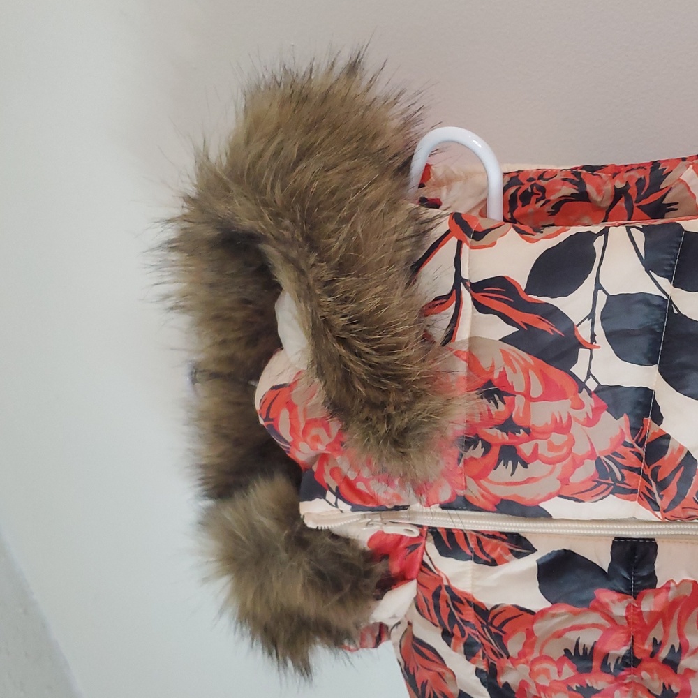 Offline By Aerie Floral Puffer Vest Size Med Faux Fur Trim Hood - Picture 4 of 12